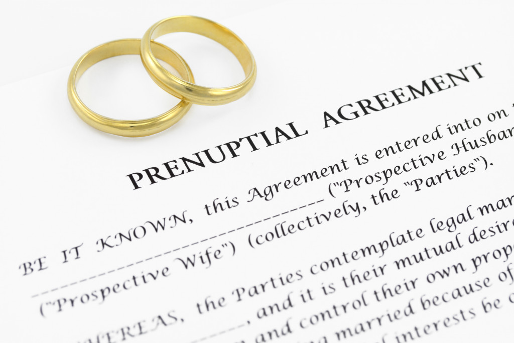 Form of prenuptial agreement with a pair of wedding rings