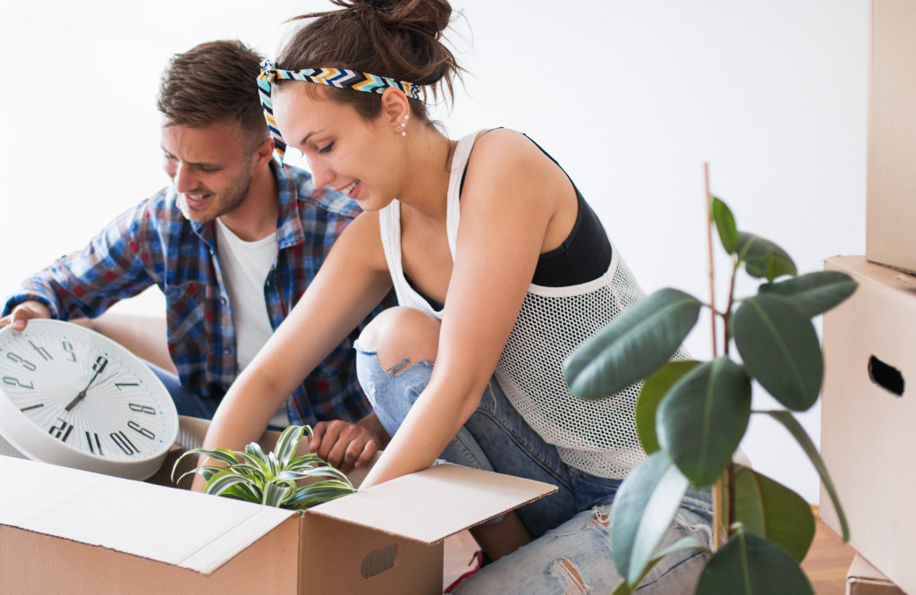 couple moving together 