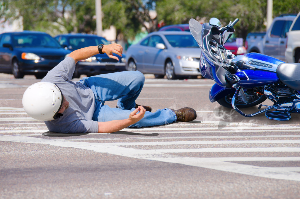 a rider who unintentionally fell from his motorcycle
